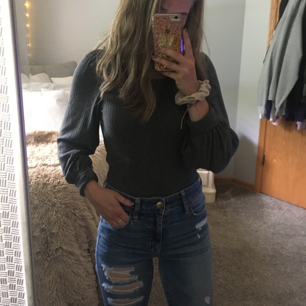 Forever 21 gray long sleeve: M